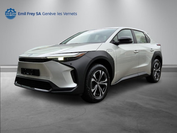 First vehicle image
