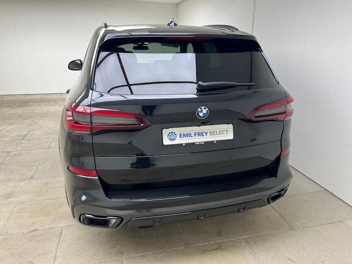 Vehicle image BMW X5