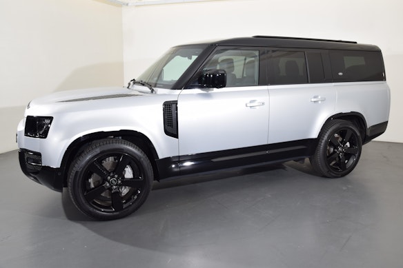 LAND ROVER Defender 130 3.0 D I6 300 X-Dynamic HSE 3