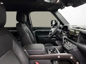 immagine del veicolo LAND ROVER Defender 130 3.0 D I6 300 X-Dynamic HSE