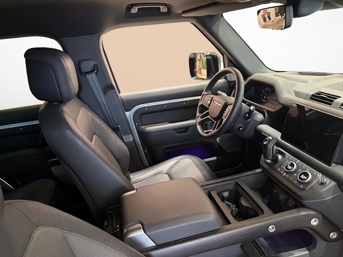 Vehicle image LAND ROVER DEFENDER