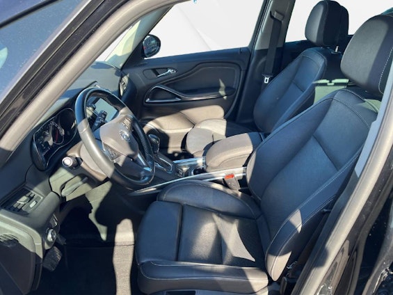 Vehicle image 4 Vehicle image 4