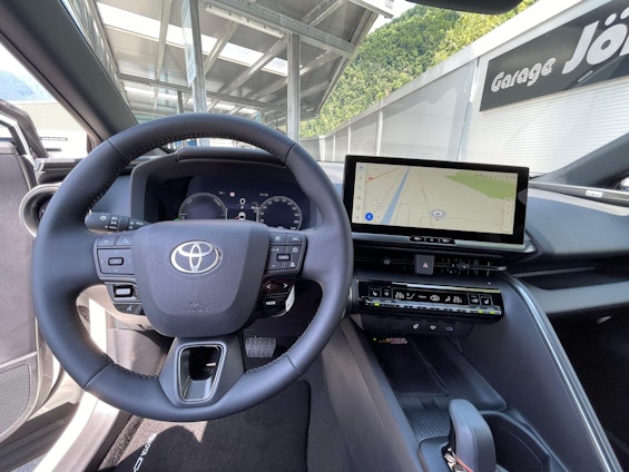 Vehicle image 10
