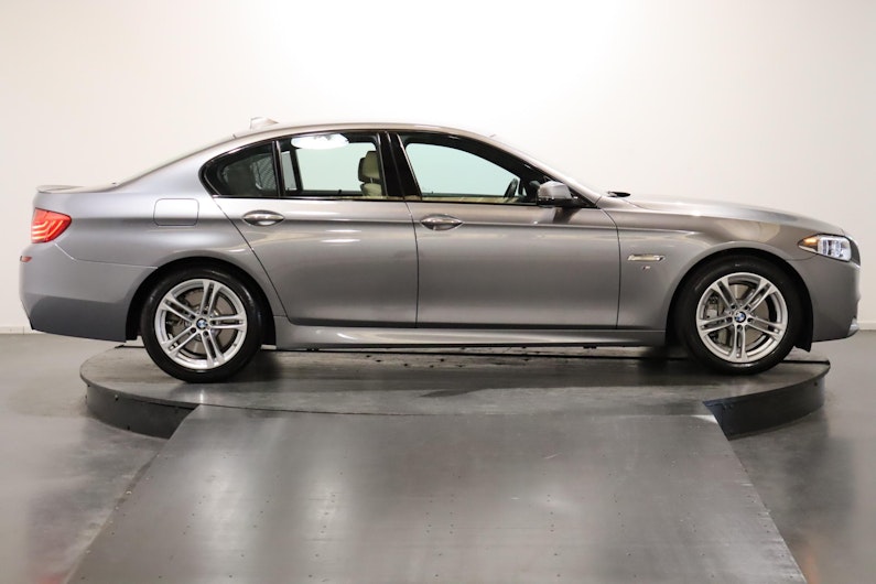 Vehicle image BMW 5 SERIES