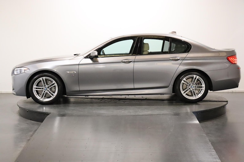 Vehicle image BMW 5 SERIES