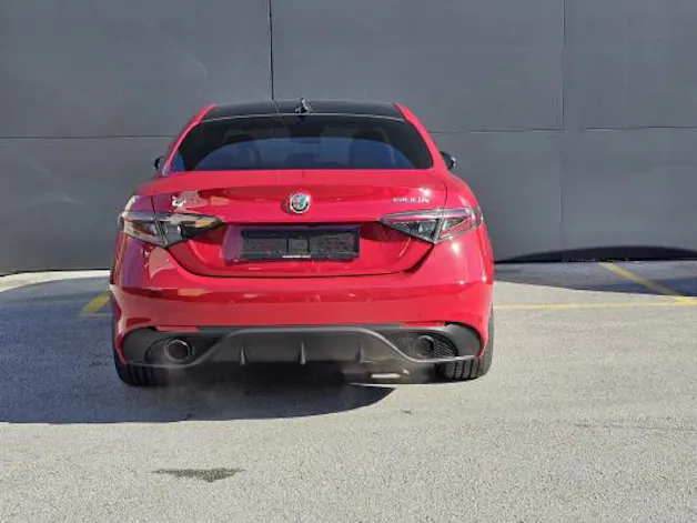 Alfa Romeo Giulia 2.0 Comp P Sky Q4