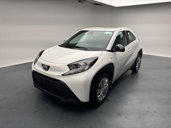 First vehicle image
