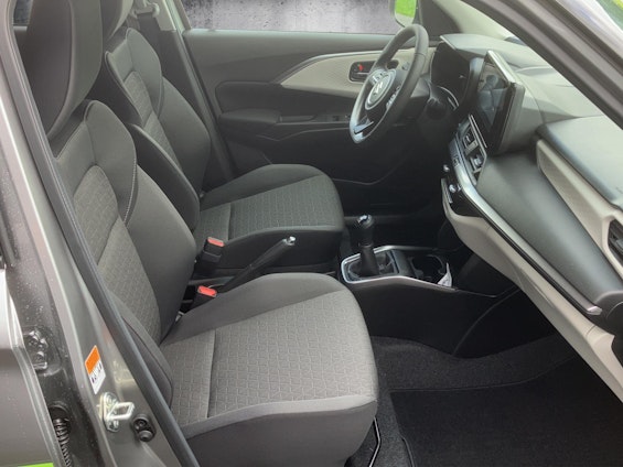 Vehicle image 14 Vehicle image 14