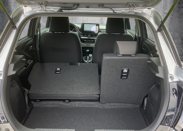 Vehicle image 16 Vehicle image 16