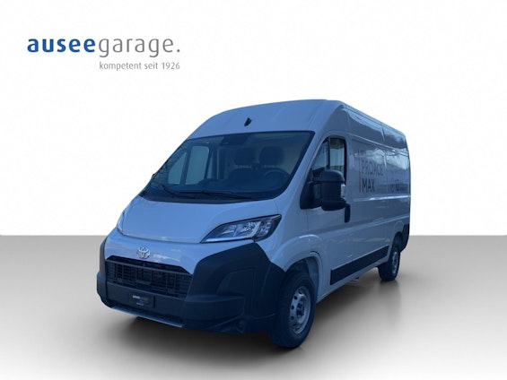 First vehicle image