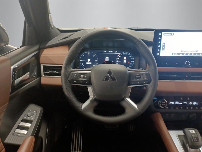 Vehicle image MITSUBISHI OUTLANDER