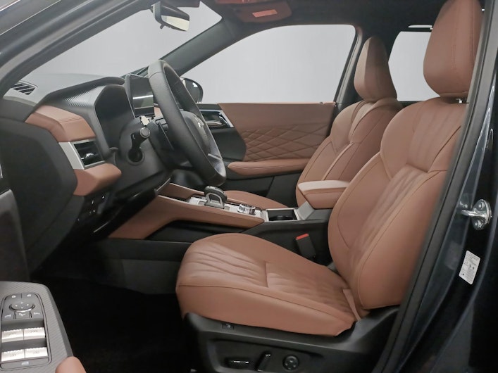 Vehicle image MITSUBISHI OUTLANDER