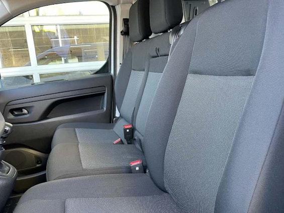 Vehicle image 4 Vehicle image 4