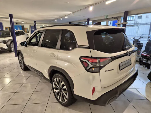 Subaru Forester Station 2.0i e-Boxer Luxury