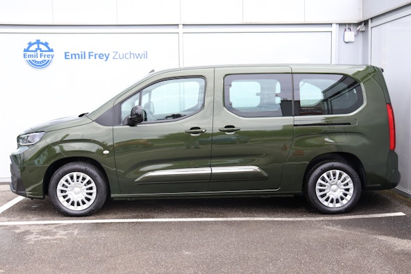 First vehicle image
