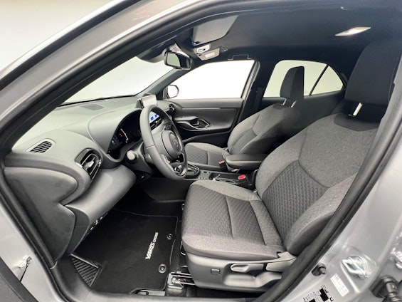 Vehicle image 6