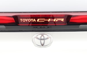 Vehicle image TOYOTA C-HR 2.0 PHEV Swiss Edition