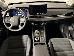 Vehicle image MITSUBISHI Outlander 2.4 PHEV Invite 4x4