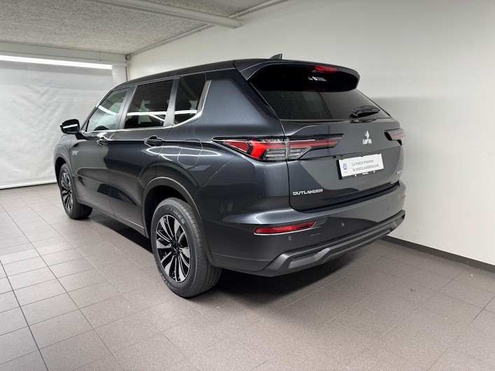 Vehicle image MITSUBISHI OUTLANDER