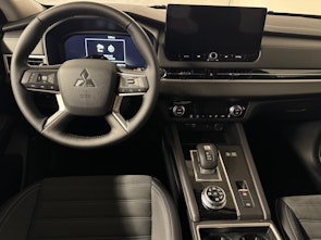 Vehicle image MITSUBISHI Outlander 2.4 PHEV Invite 4x4