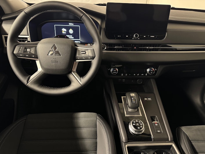 Vehicle image MITSUBISHI OUTLANDER