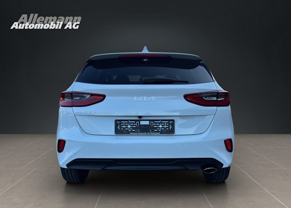 Vehicle image 4 Vehicle image 4