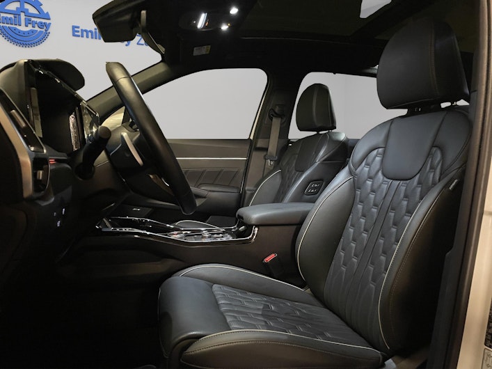 Vehicle image KIA SORENTO