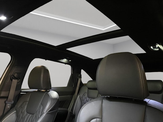 Vehicle image 13 Vehicle image 13