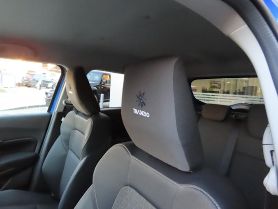 Vehicle image 18