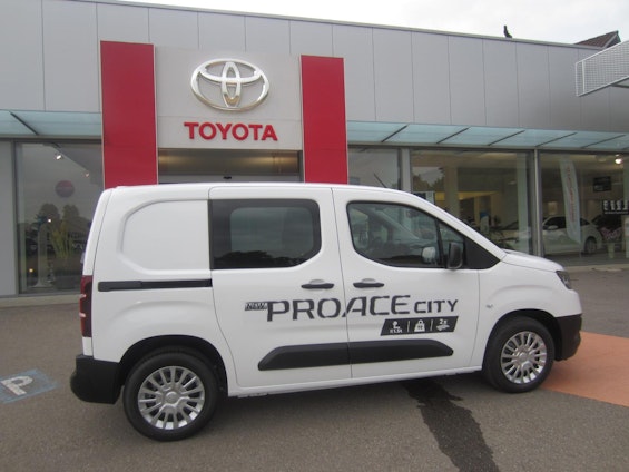 Vehicle image 14