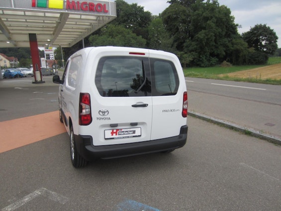 Vehicle image 28
