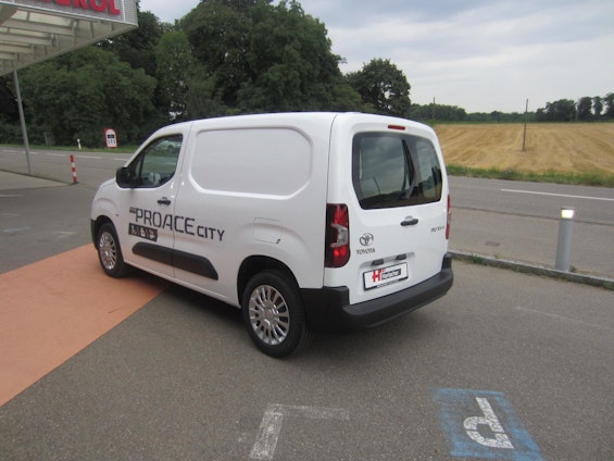 Vehicle image 27