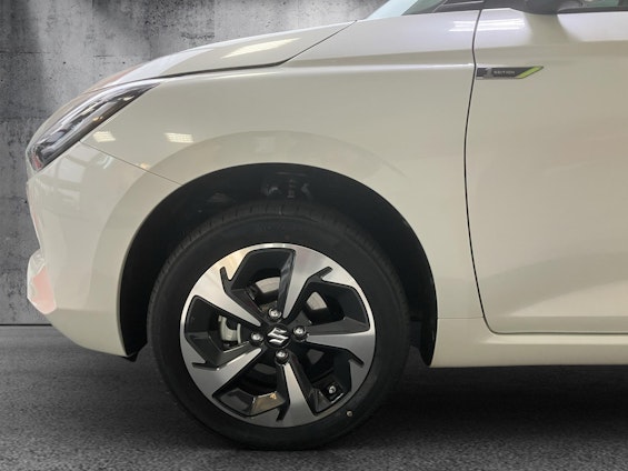 Vehicle image 15 Vehicle image 15