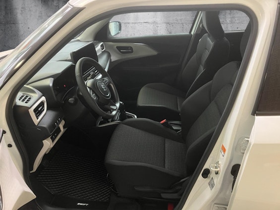 Vehicle image 5 Vehicle image 5