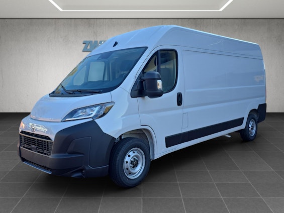 First vehicle image