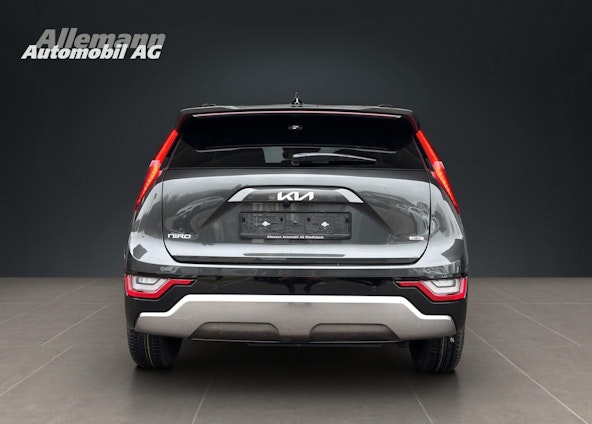 Vehicle image 4 Vehicle image 4