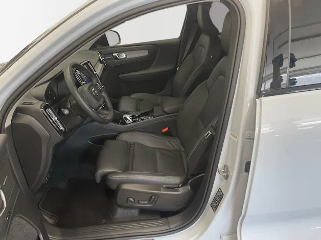 Volvo XC40 2.0 B4 MH Plus Dark