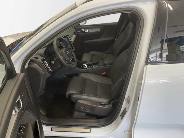 Volvo XC40 2.0 B4 MH Plus Dark