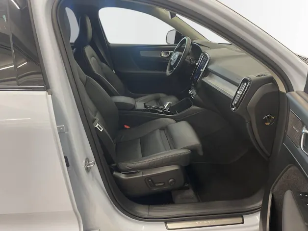 Volvo XC40 2.0 B4 MH Plus Dark