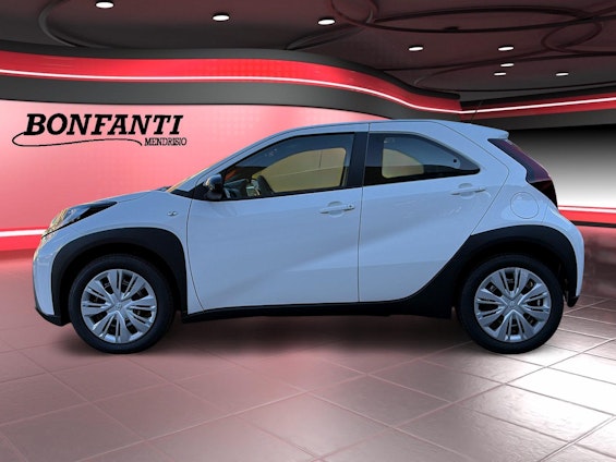 Vehicle image 3