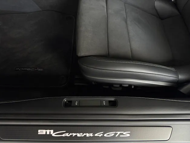 Porsche 911 Carrera 4 GTS Cabriolet