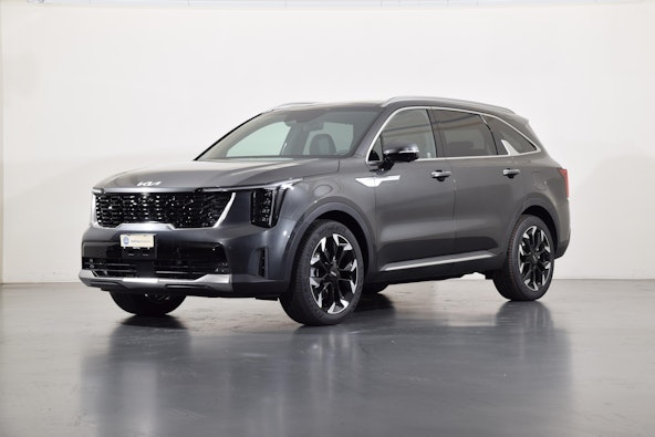First vehicle image