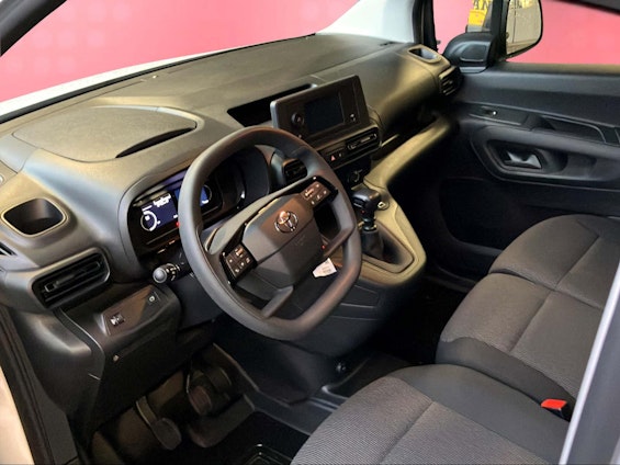 Vehicle image 10
