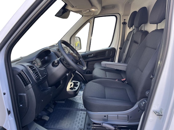 Vehicle image 5 Vehicle image 5