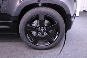 Vehicle image LAND ROVER Defender 130 3.0 D I6 300 X-Dynamic HSE "8 Plätzer"