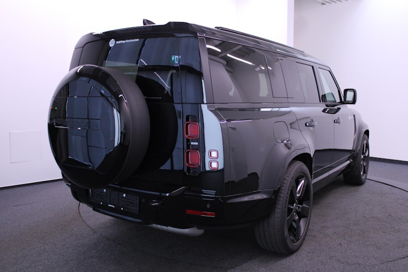 Vehicle image LAND ROVER DEFENDER