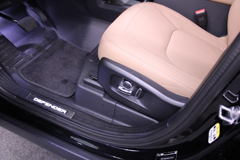 Vehicle image LAND ROVER DEFENDER