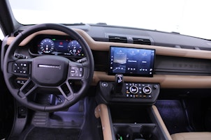 Vehicle image LAND ROVER Defender 130 3.0 D I6 300 X-Dynamic HSE "8 Plätzer"