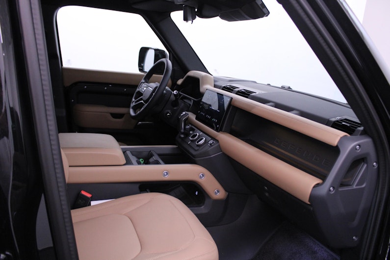 Vehicle image LAND ROVER DEFENDER