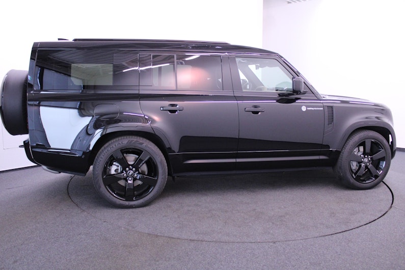 Vehicle image LAND ROVER DEFENDER